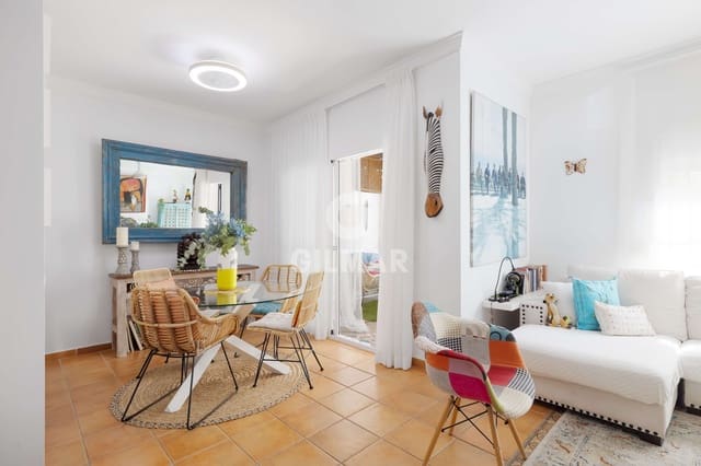 Adosado de 4 habitaciones en San Pedro de Alcántara Pueblo, Marbella en venta con piscina garaje - 649.000 € (Ref: 9205829)