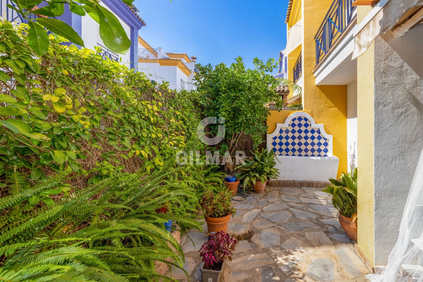 4 soveværelse Rækkehus til salg i San Pedro de Alcantara med swimmingpool garage - € 649.000 (Ref: 9205829)