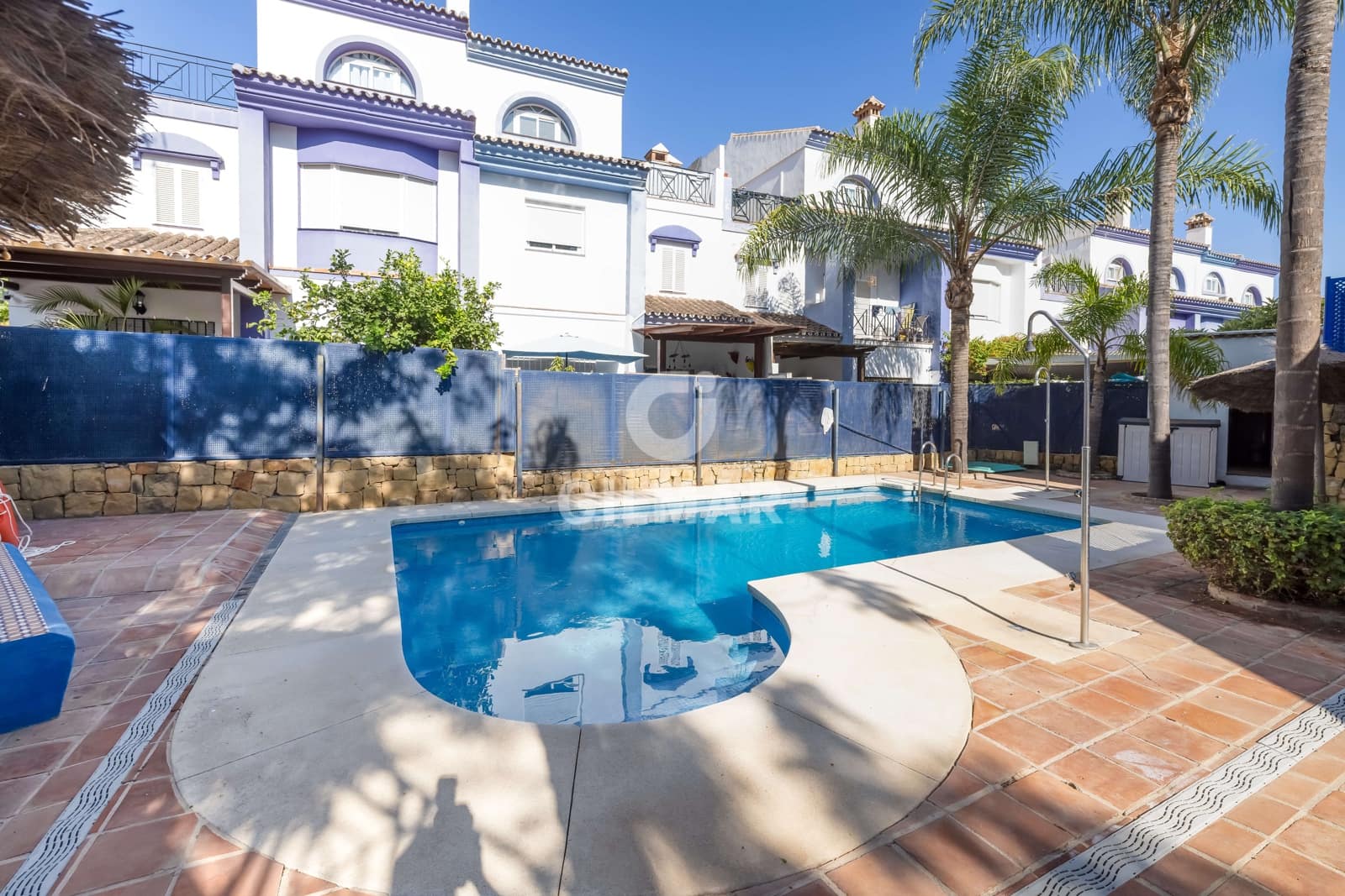 4 soveværelse Rækkehus til salg i San Pedro de Alcantara med swimmingpool garage - € 649.000 (Ref: 9205829)