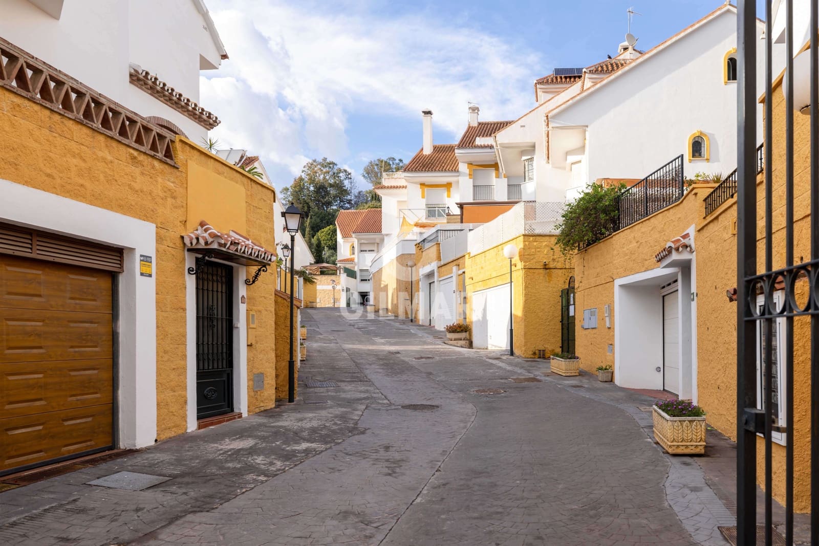 5 soveværelse Rækkehus til salg i Las Lagunas de Mijas med swimmingpool garage - € 509.000 (Ref: 9205830)