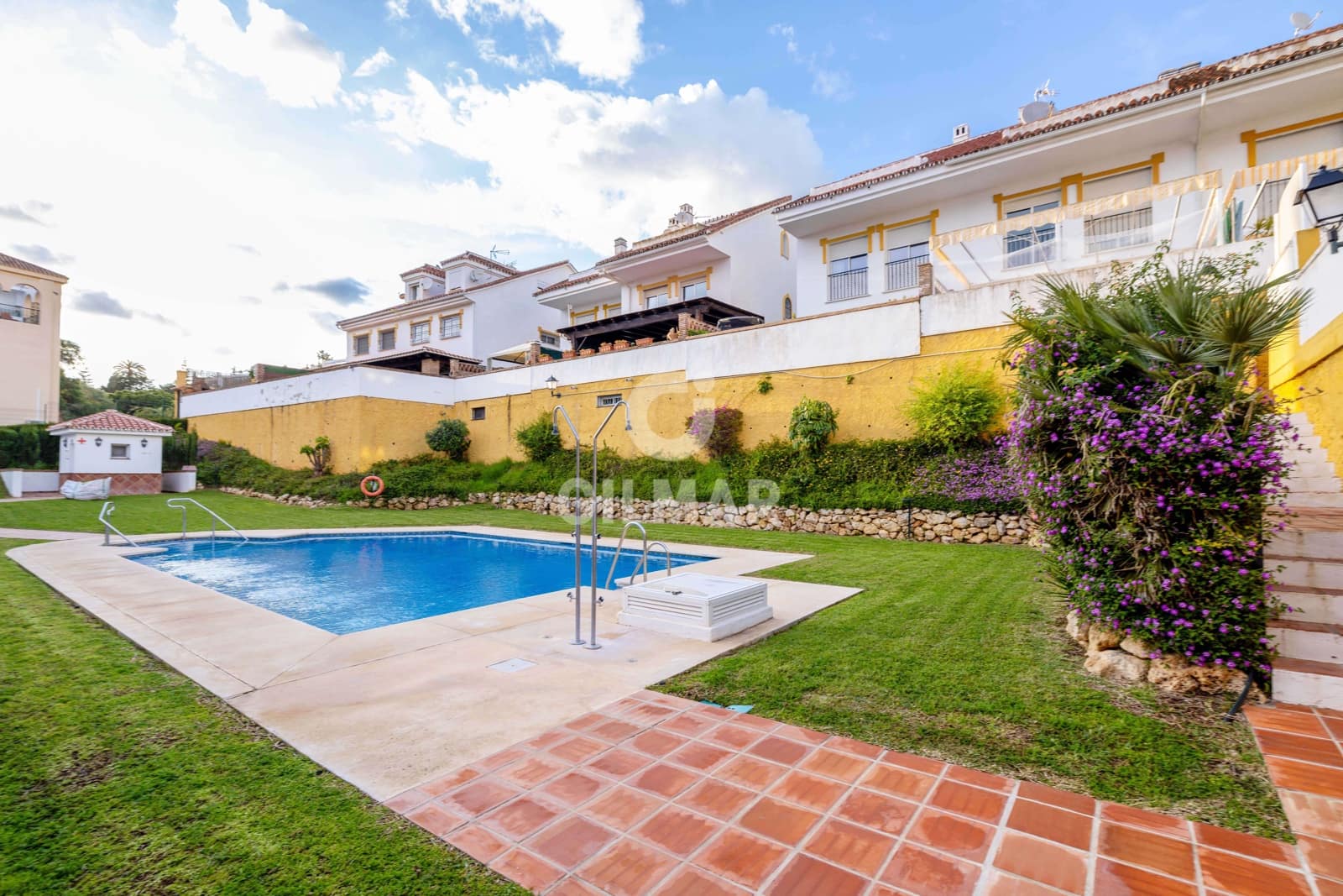 5 soveværelse Rækkehus til salg i Las Lagunas de Mijas med swimmingpool garage - € 509.000 (Ref: 9205830)