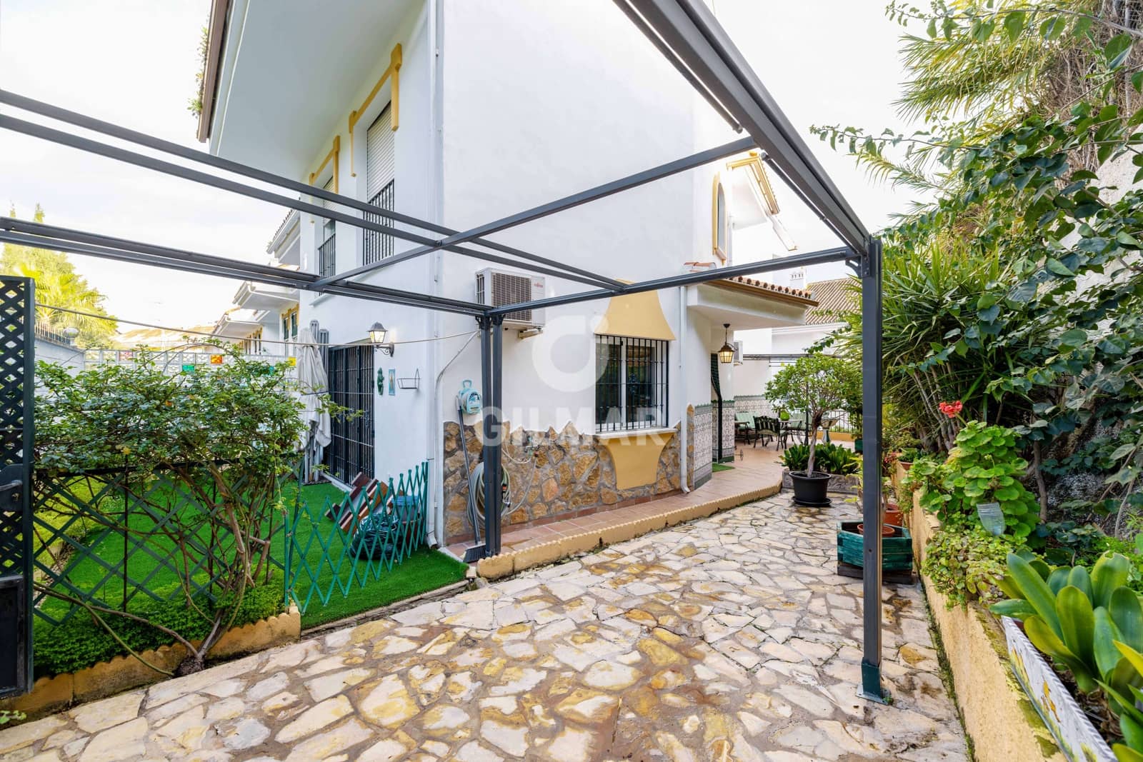 5 soveværelse Rækkehus til salg i Las Lagunas de Mijas med swimmingpool garage - € 509.000 (Ref: 9205830)