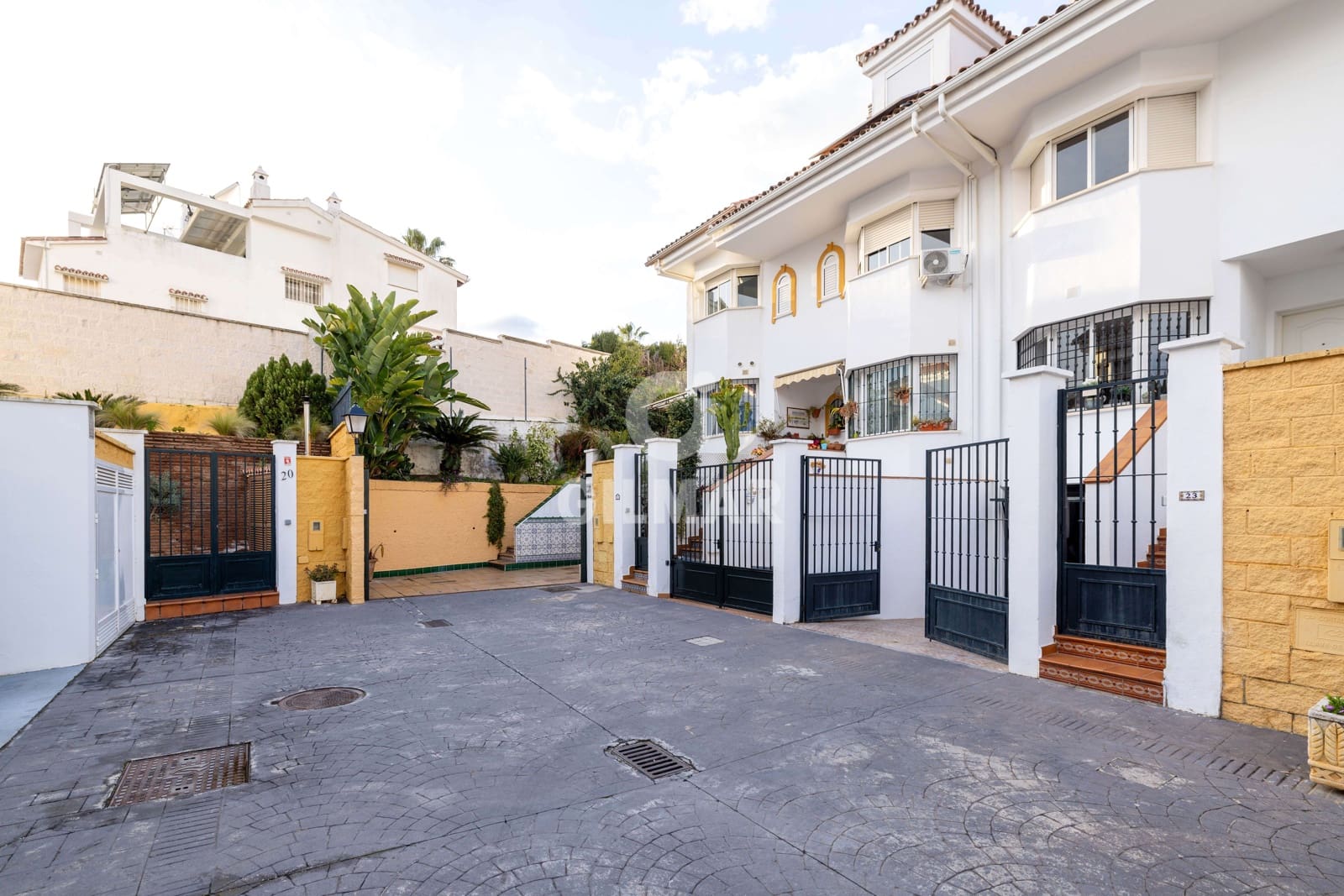 5 soveværelse Rækkehus til salg i Las Lagunas de Mijas med swimmingpool garage - € 509.000 (Ref: 9205830)