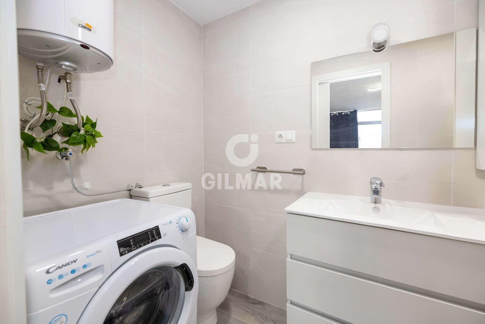 2 bedroom Flat for sale in Torremolinos with pool - € 218,000 (Ref: 9205839)