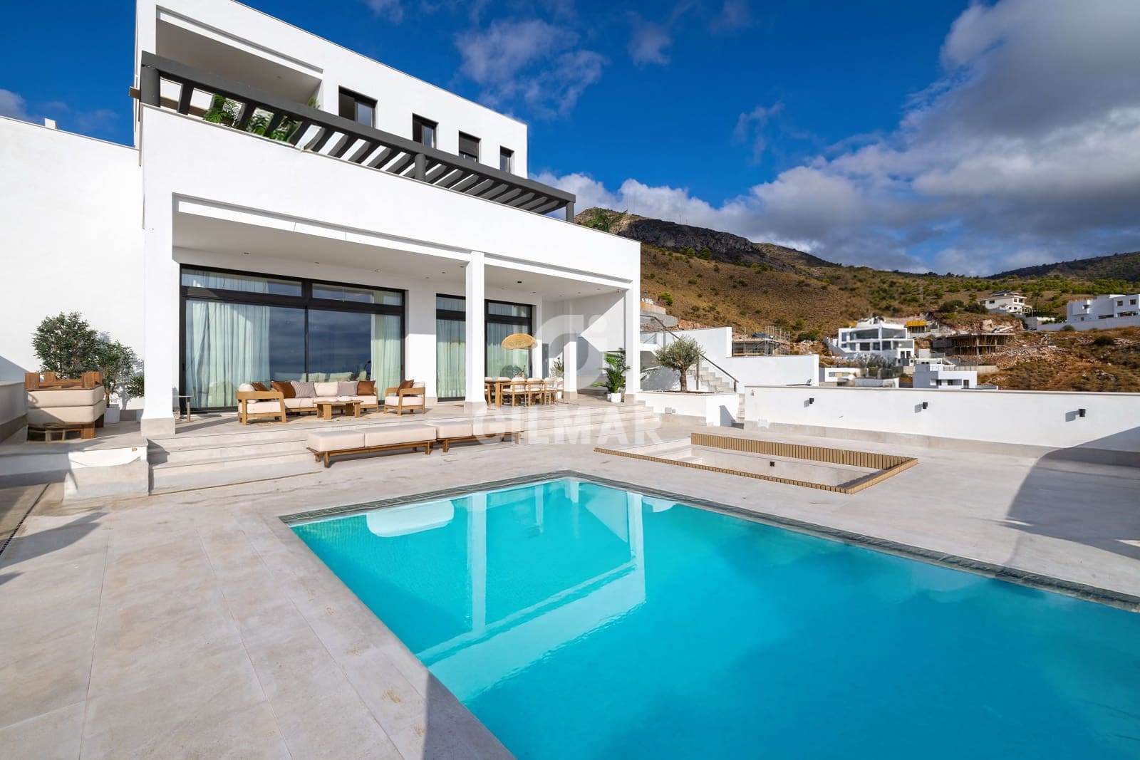 4 sypialnia Willa na sprzedaż w Benalmadena Costa z basenem garażem - 1 695 000 € (Ref: 9205840)