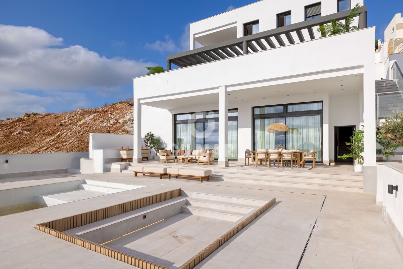 4 sypialnia Willa na sprzedaż w Benalmadena Costa z basenem garażem - 1 695 000 € (Ref: 9205840)