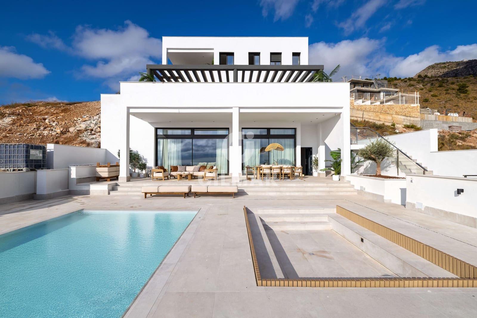 4 sypialnia Willa na sprzedaż w Benalmadena Costa z basenem garażem - 1 695 000 € (Ref: 9205840)