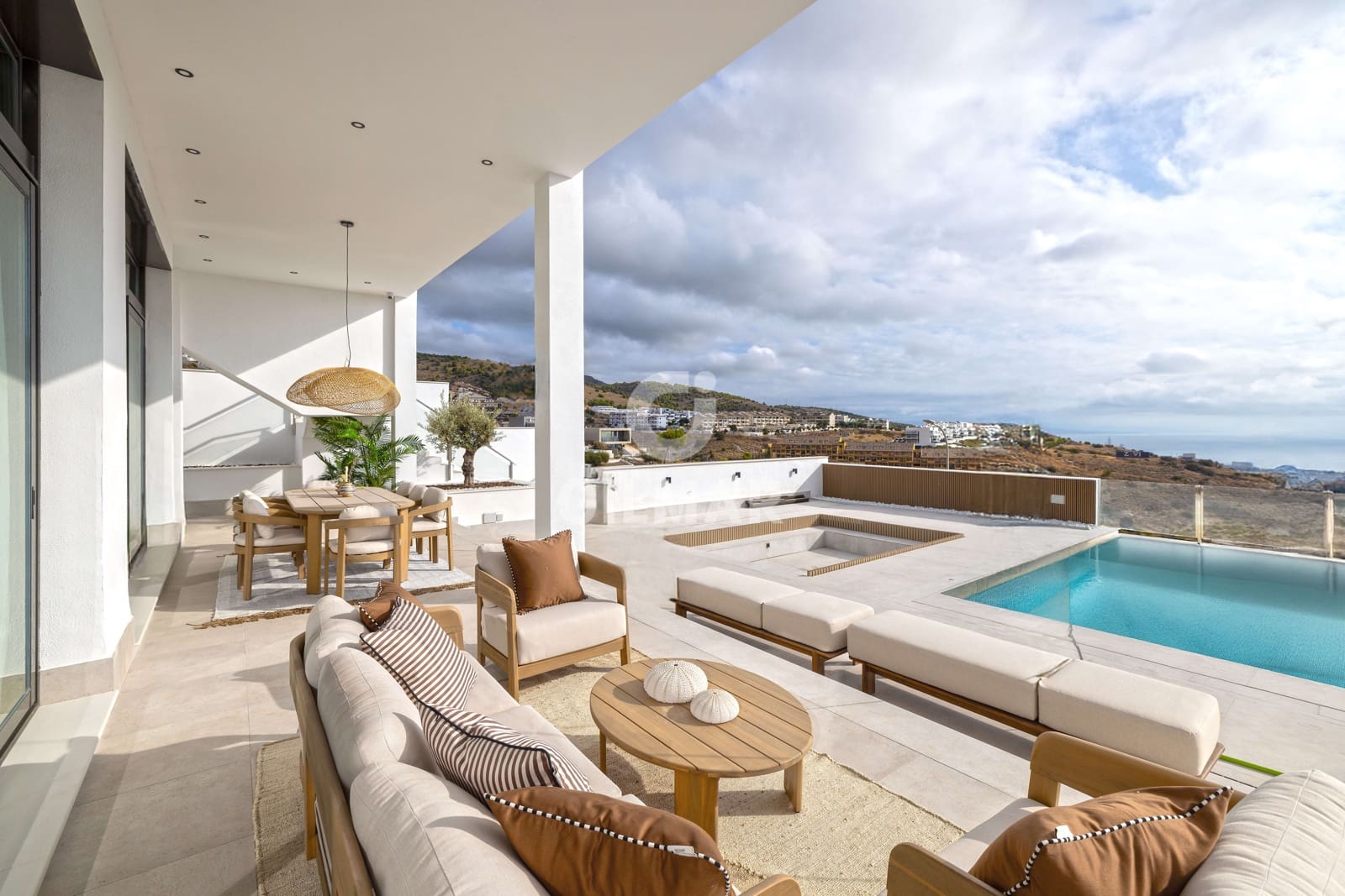 4 sypialnia Willa na sprzedaż w Benalmadena Costa z basenem garażem - 1 695 000 € (Ref: 9205840)