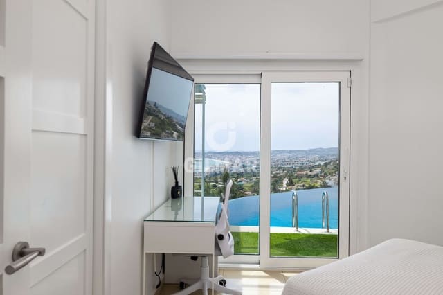 Chalet de 4 habitaciones en Benalmadena Costa, Benalmádena en venta con piscina garaje - 3.590.000 € (Ref: 9205849)