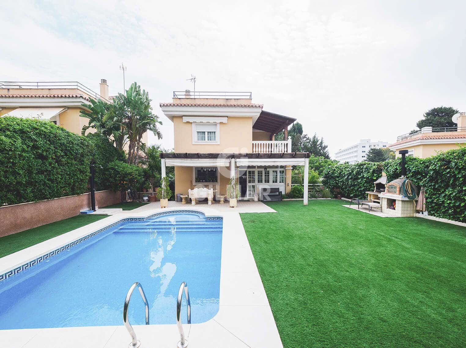 4 soveværelse Villa til salg i Torremolinos med swimmingpool garage - € 1.300.000 (Ref: 9205853)