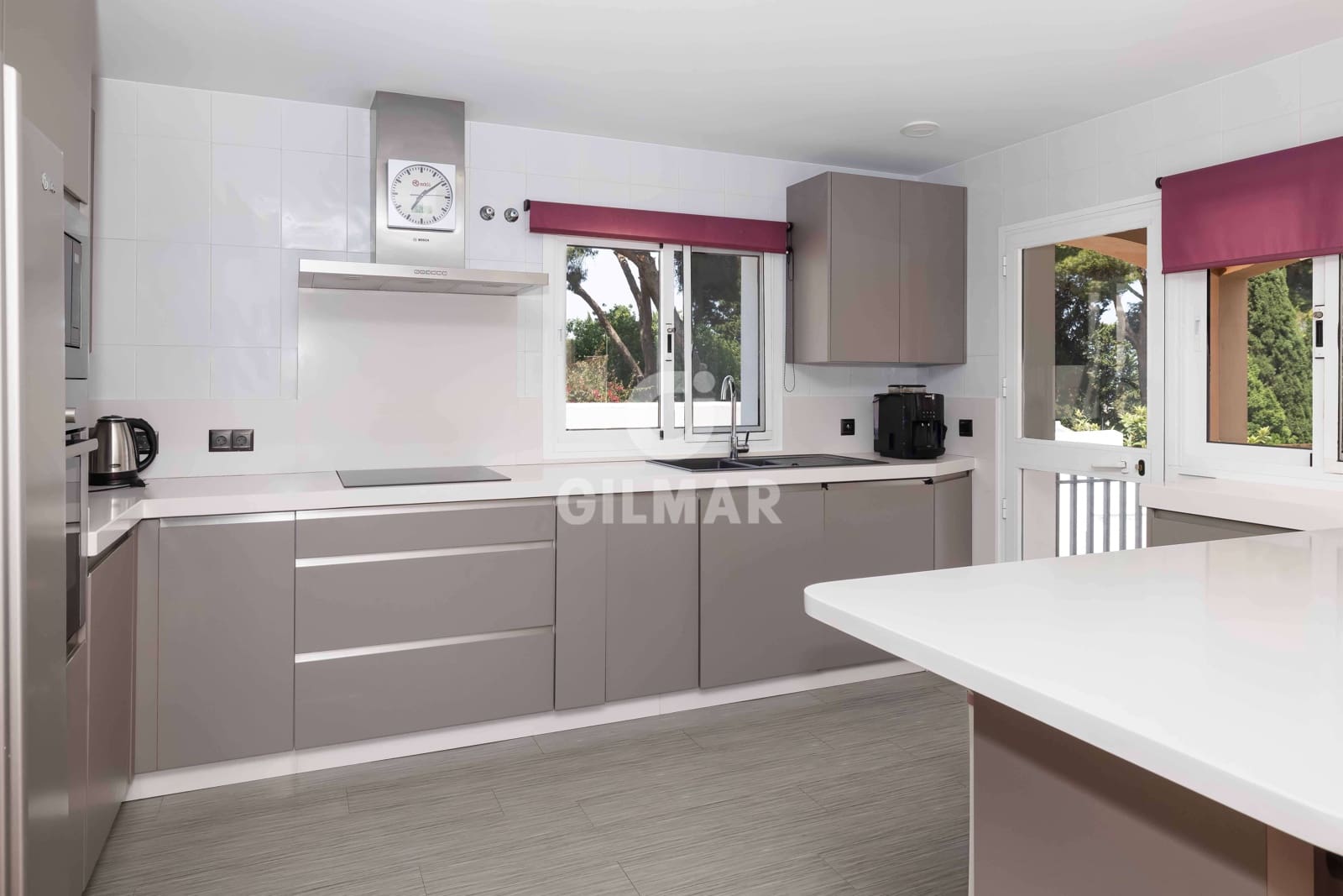 5 bedroom Villa for sale in Torremolinos with pool garage - € 990,000 (Ref: 9205858)