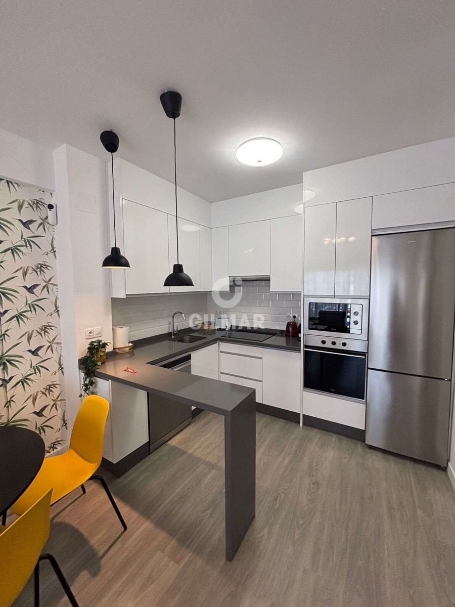 Piso de 2 habitaciones en Fuengirola en venta - 360.000 € (Ref: 9205860)