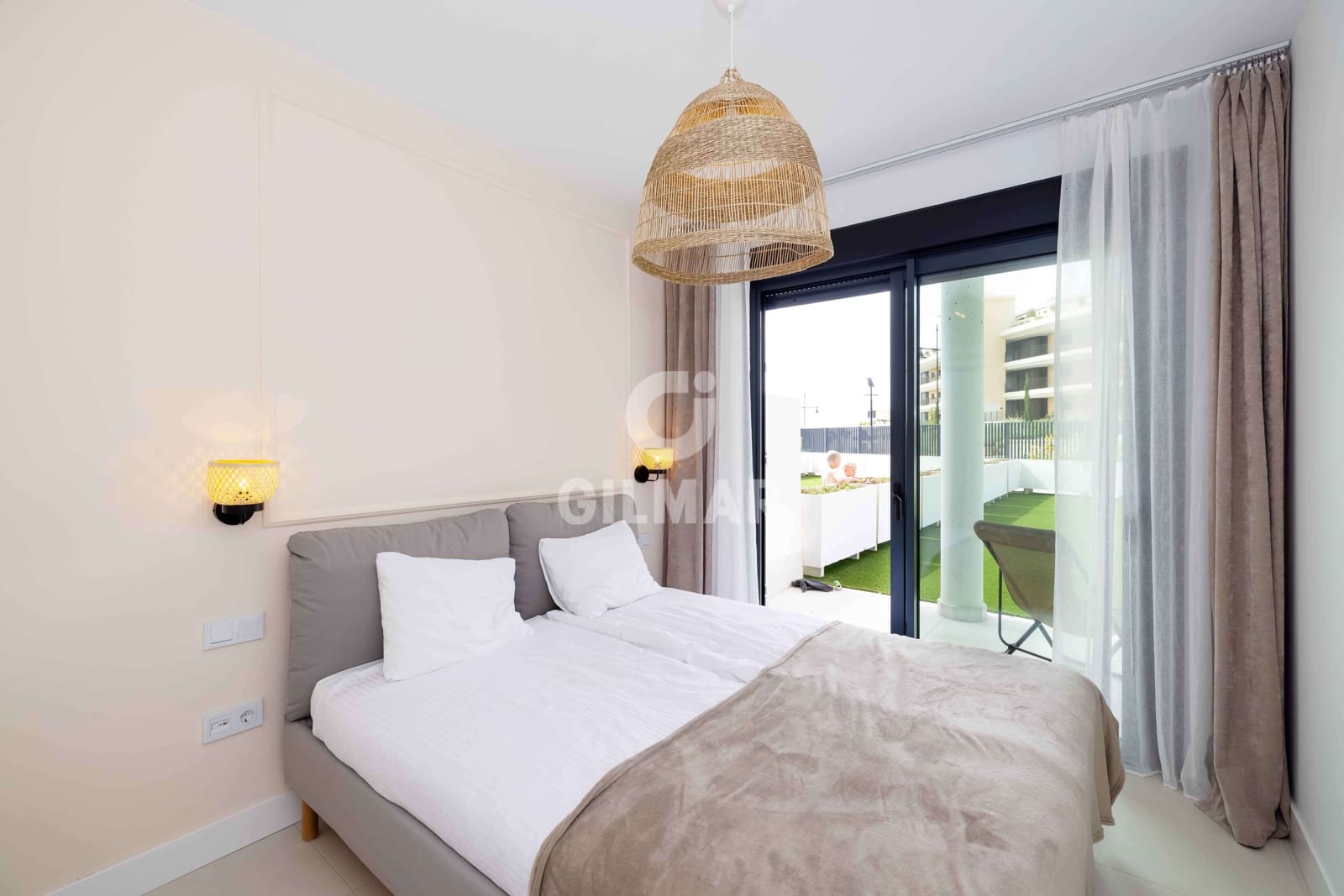 2 bedroom Flat for sale in Fuengirola with pool garage - € 649,000 (Ref: 9205862)