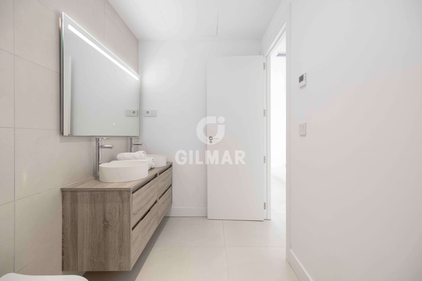 2 bedroom Flat for sale in Fuengirola with pool garage - € 649,000 (Ref: 9205862)