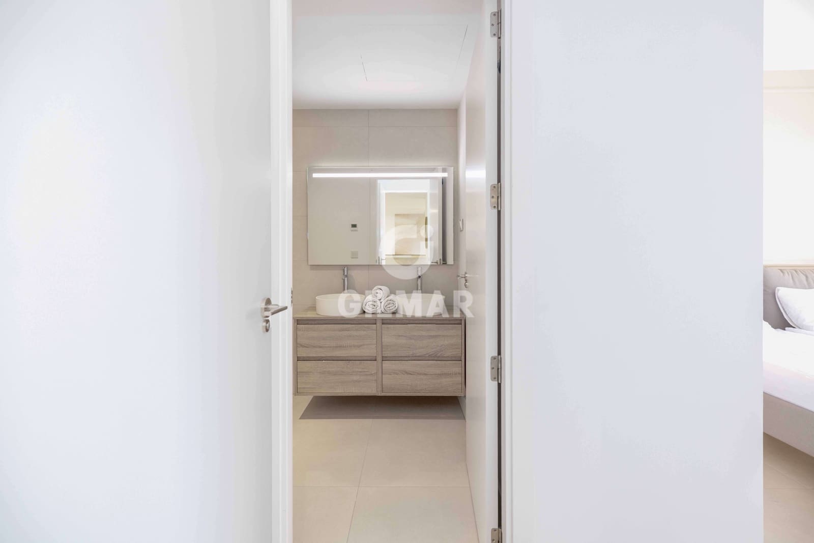 2 bedroom Flat for sale in Fuengirola with pool garage - € 649,000 (Ref: 9205862)