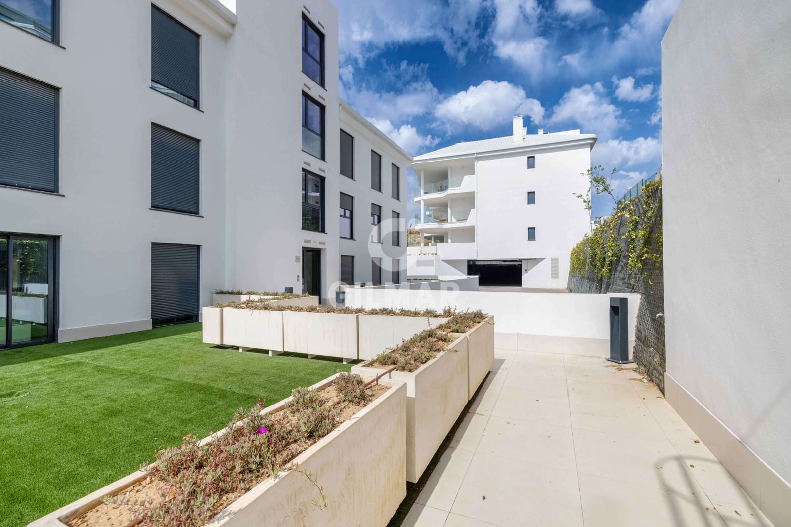 2 bedroom Flat for sale in Fuengirola with pool garage - € 649,000 (Ref: 9205862)