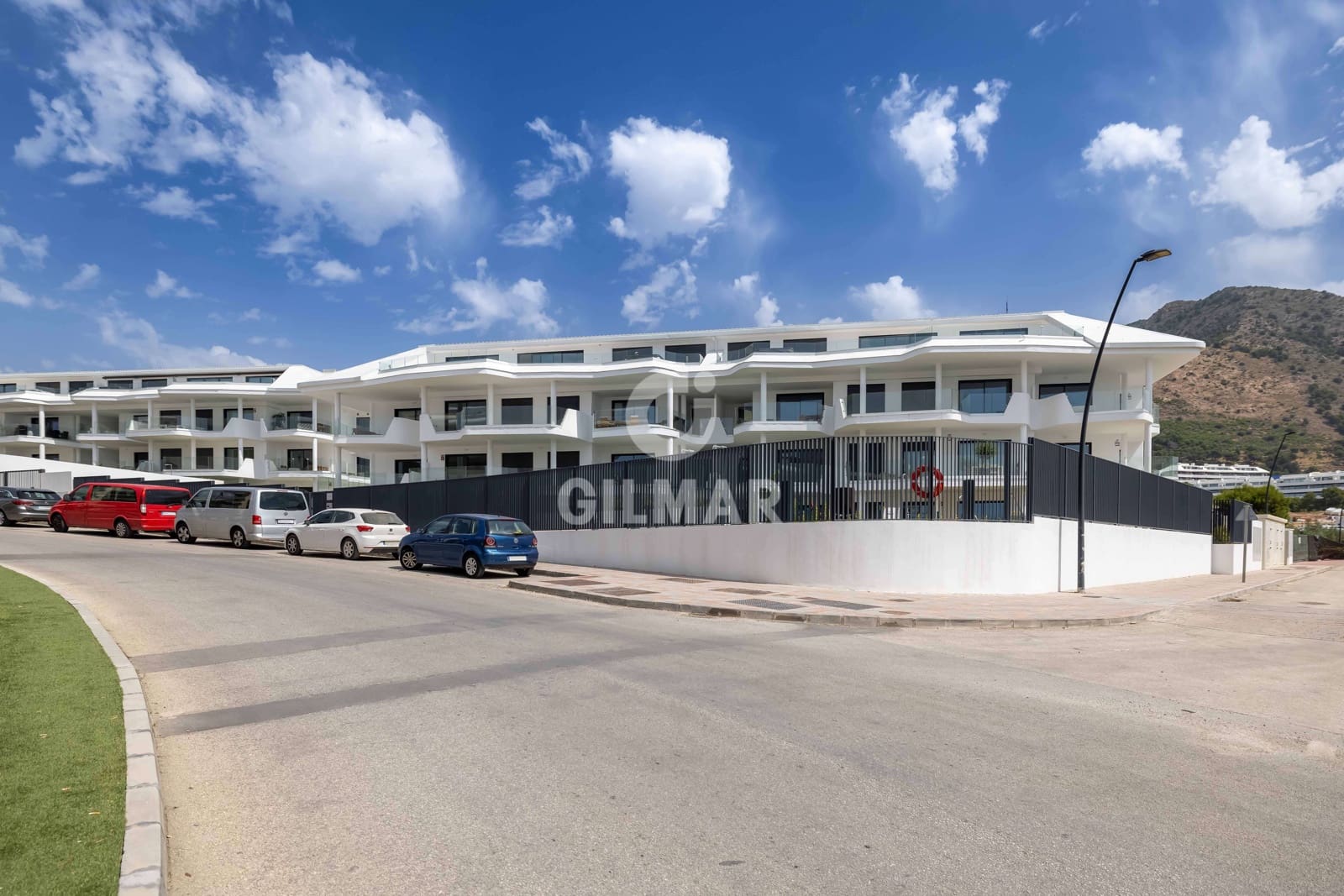 2 bedroom Flat for sale in Fuengirola with pool garage - € 649,000 (Ref: 9205862)