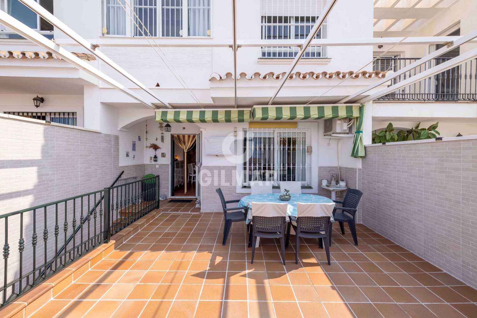 3 soverom Rekkehus til salgs i Benalmadena Costa med svømmebasseng garasje - € 466 500 (Ref: 9205866)