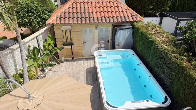 Adosado de 4 habitaciones en Benalmádena pueblo, Benalmádena en venta con piscina garaje - 582.000 € (Ref: 9205874)
