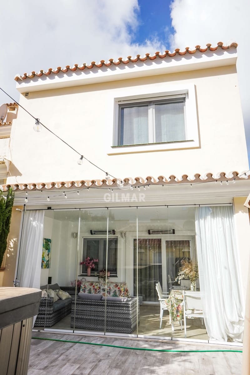 Adosado de 4 habitaciones en Benalmádena en venta con piscina garaje - 582.000 € (Ref: 9205874)