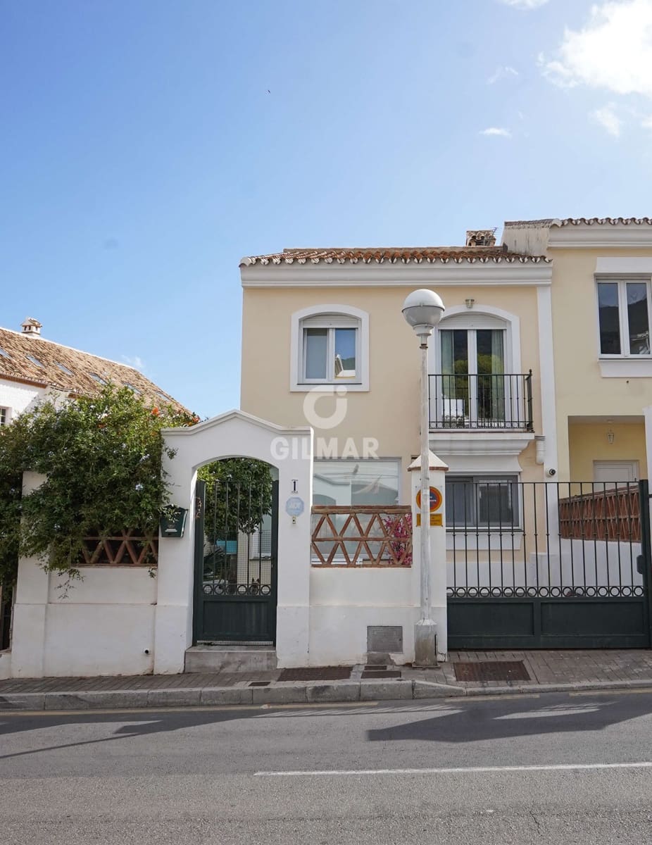 Adosado de 4 habitaciones en Benalmádena en venta con piscina garaje - 582.000 € (Ref: 9205874)