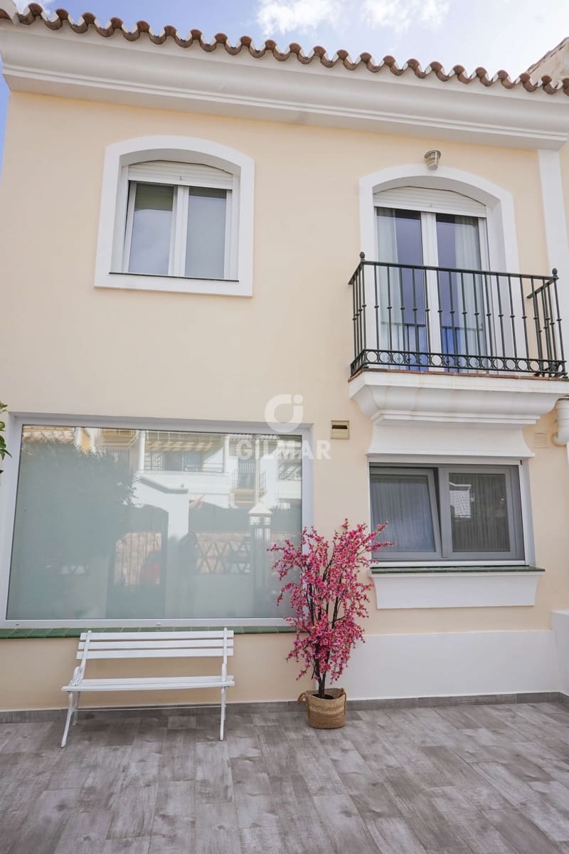 Adosado de 4 habitaciones en Benalmádena en venta con piscina garaje - 582.000 € (Ref: 9205874)
