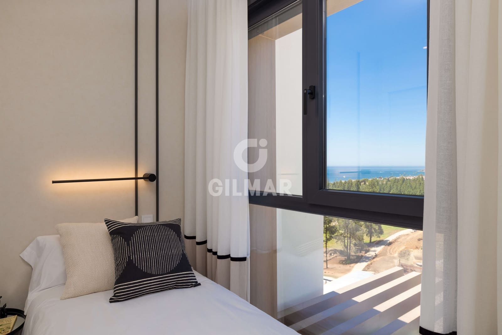 3 sypialnia Dom szeregowy na sprzedaż w El Faro z basenem garażem - 957 000 € (Ref: 9205876)