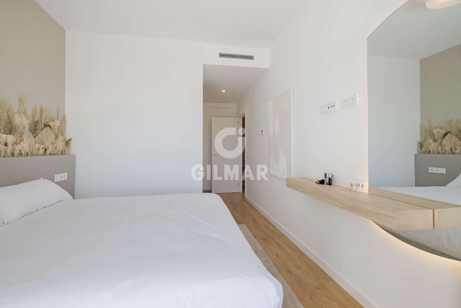 3 sypialnia Dom szeregowy na sprzedaż w El Faro z basenem garażem - 957 000 € (Ref: 9205876)