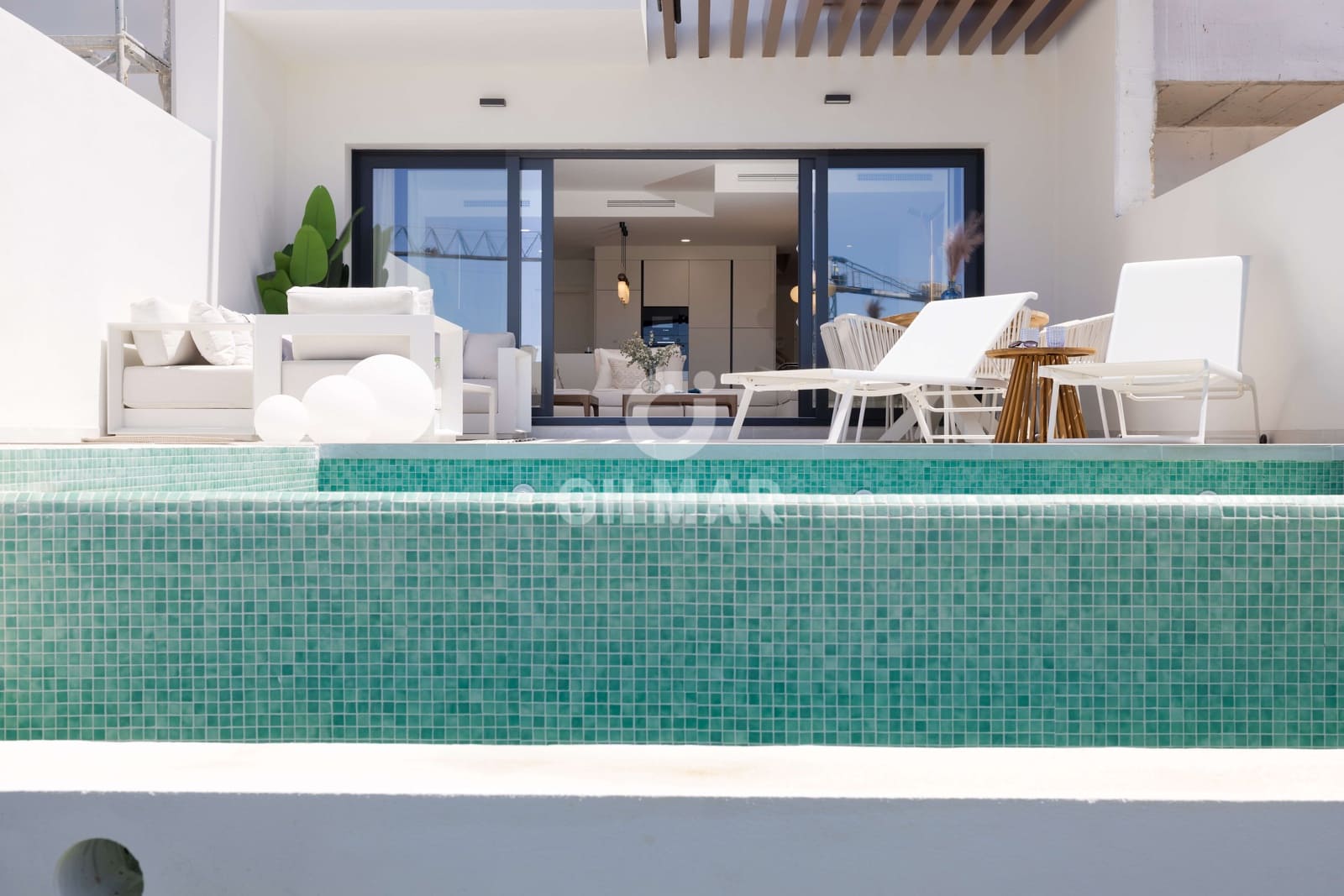 3 sypialnia Dom szeregowy na sprzedaż w El Faro z basenem garażem - 957 000 € (Ref: 9205876)