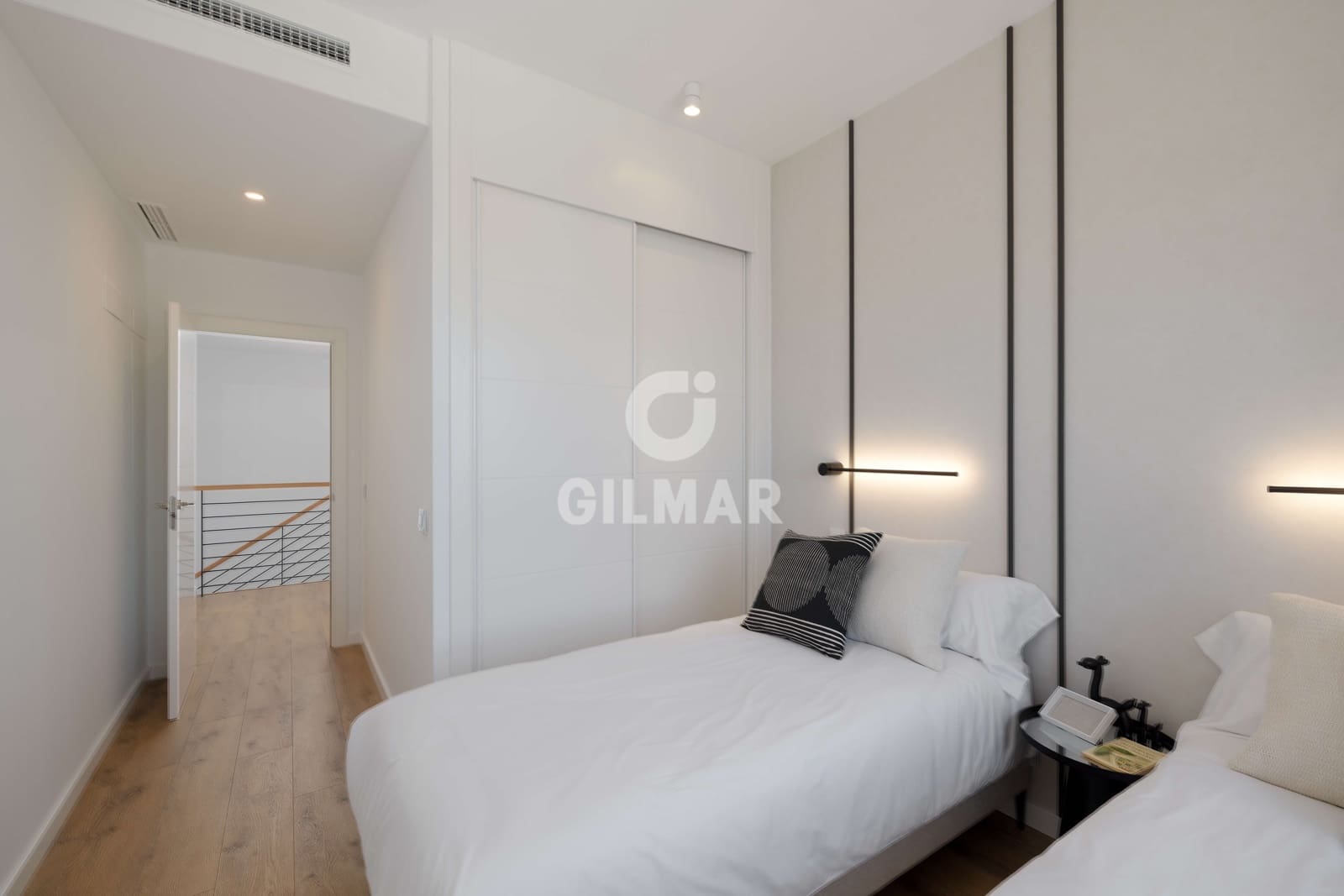 3 sypialnia Dom szeregowy na sprzedaż w El Faro z basenem garażem - 957 000 € (Ref: 9205876)