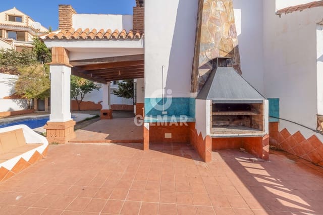 4 sypialnia Willa na sprzedaż w Benalmadena Costa, Benalmádena z basenem garażem - 850 000 € (Ref: 9205880)