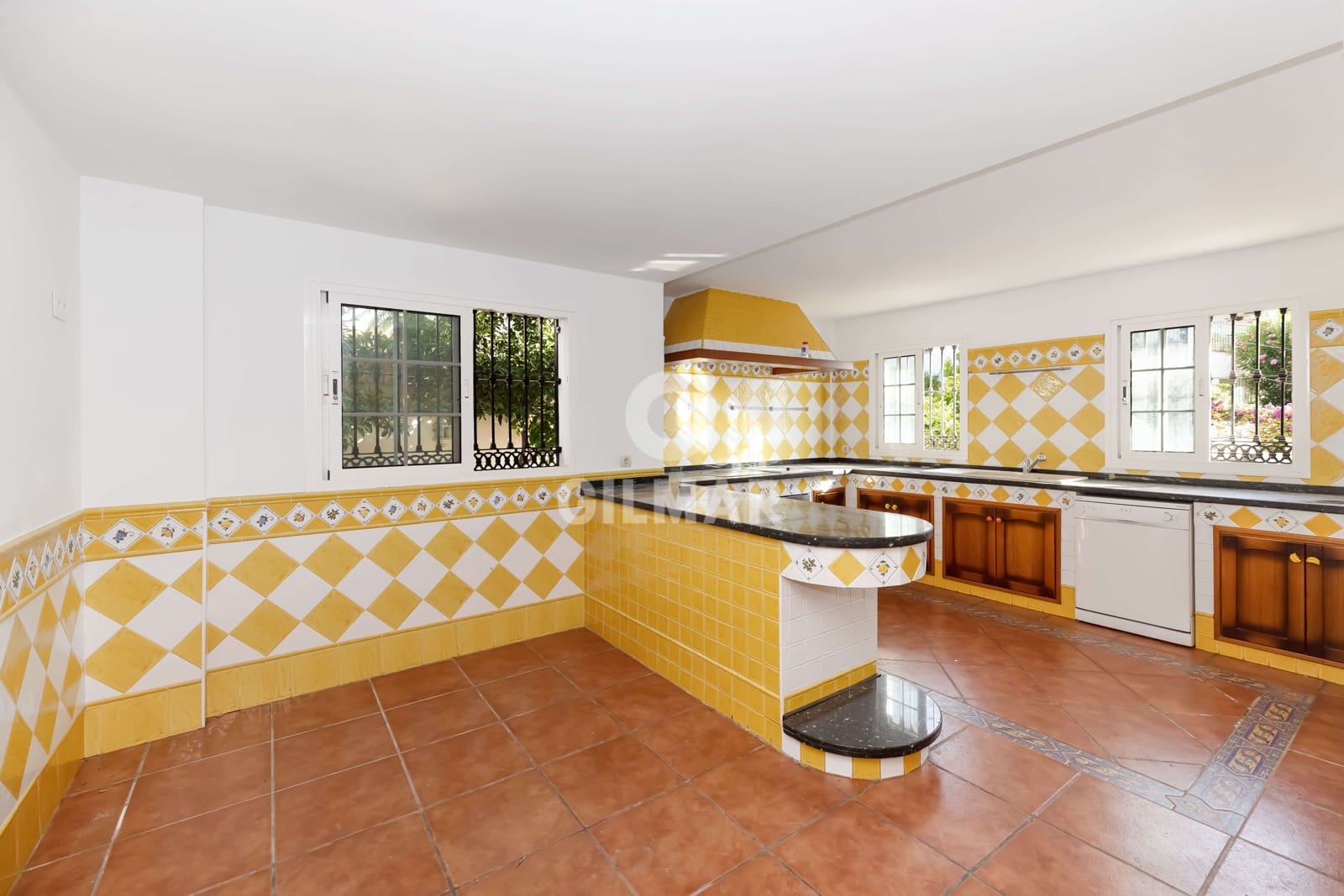 Chalet de 4 habitaciones en Benalmadena Costa en venta con piscina garaje - 850.000 € (Ref: 9205880)