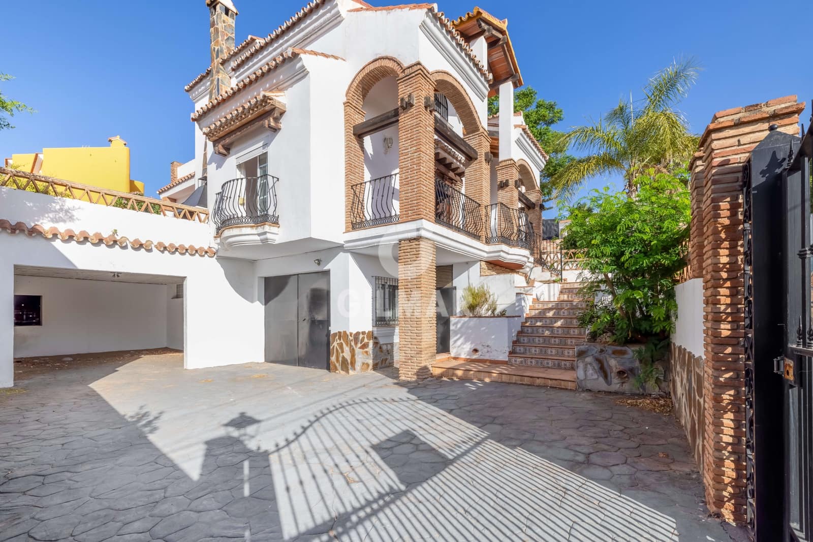 Chalet de 4 habitaciones en Benalmadena Costa en venta con piscina garaje - 850.000 € (Ref: 9205880)