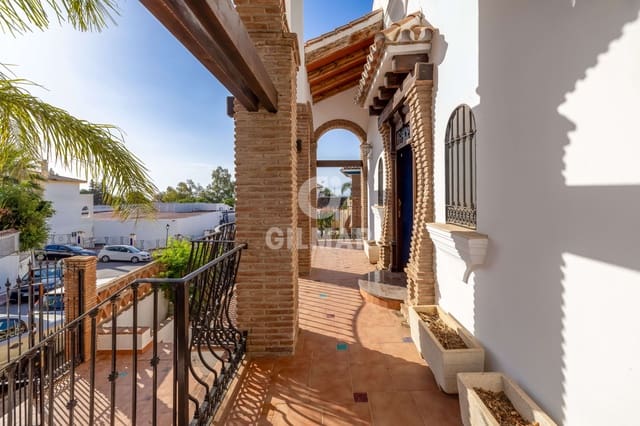 4 sypialnia Willa na sprzedaż w Benalmadena Costa, Benalmádena z basenem garażem - 850 000 € (Ref: 9205880)