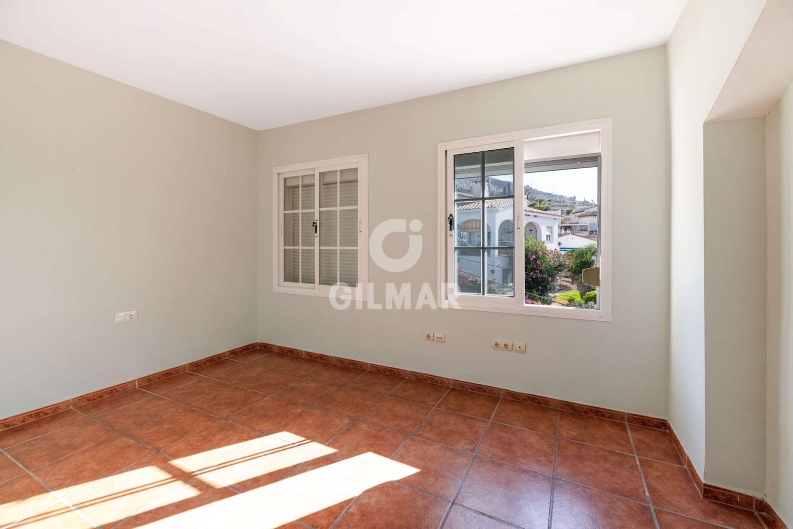 Chalet de 4 habitaciones en Benalmadena Costa en venta con piscina garaje - 850.000 € (Ref: 9205880)