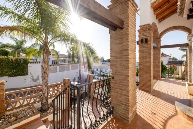 4 sypialnia Willa na sprzedaż w Benalmadena Costa, Benalmádena z basenem garażem - 850 000 € (Ref: 9205880)