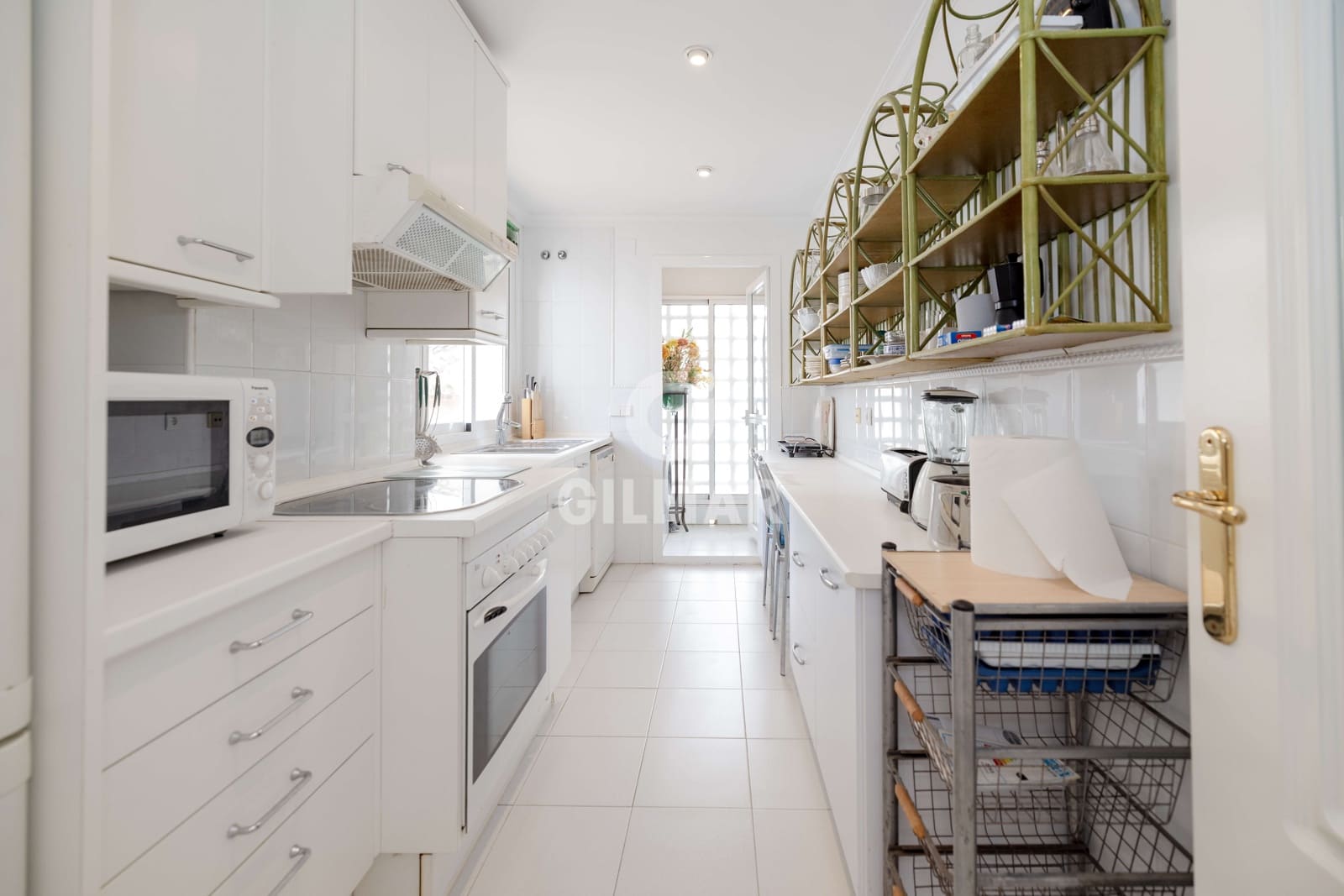 2 quarto Apartamento para venda em Puerto Banus com piscina garagem - 950 000 € (Ref: 9205882)