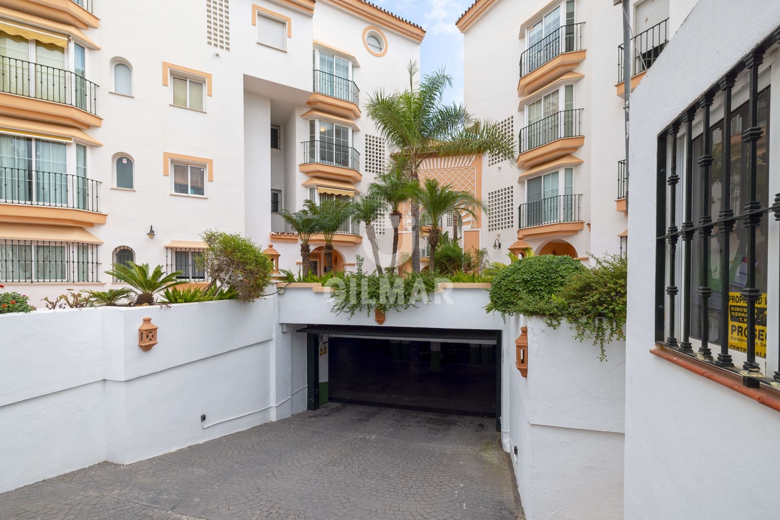 2 quarto Apartamento para venda em Puerto Banus com piscina garagem - 950 000 € (Ref: 9205882)