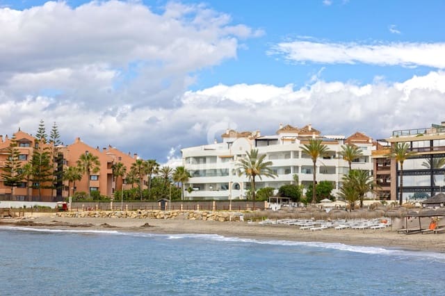 2 bedroom Flat for sale in Puerto Banus, Marbella with pool garage - € 950,000 (Ref: 9205882)