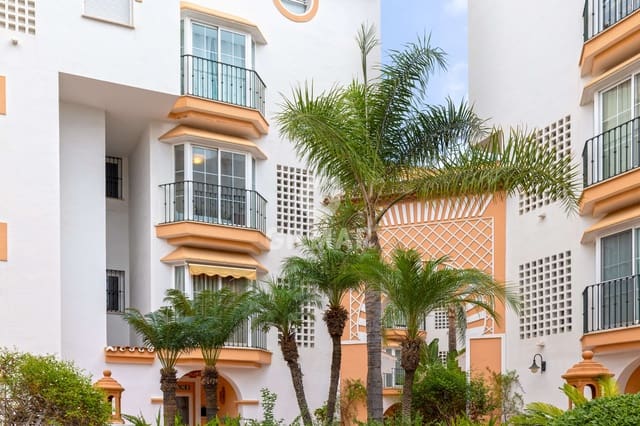 2 bedroom Flat for sale in Puerto Banus, Marbella with pool garage - € 950,000 (Ref: 9205882)