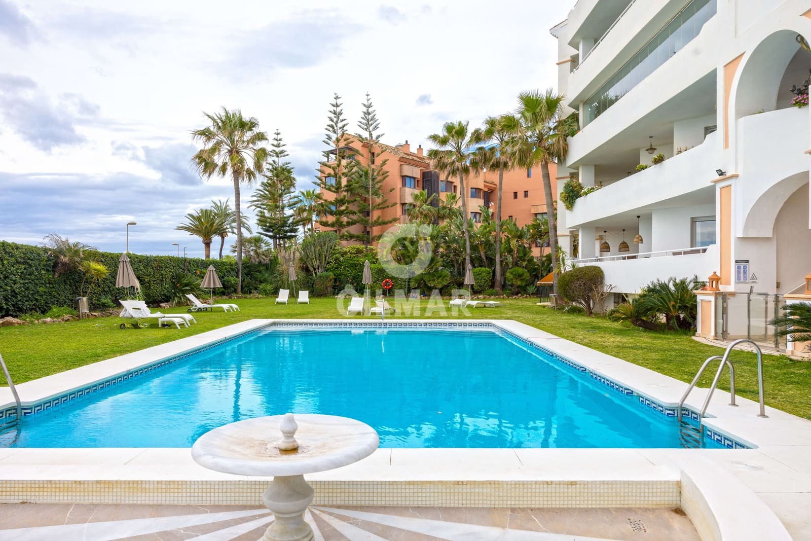 2 quarto Apartamento para venda em Puerto Banus com piscina garagem - 950 000 € (Ref: 9205882)