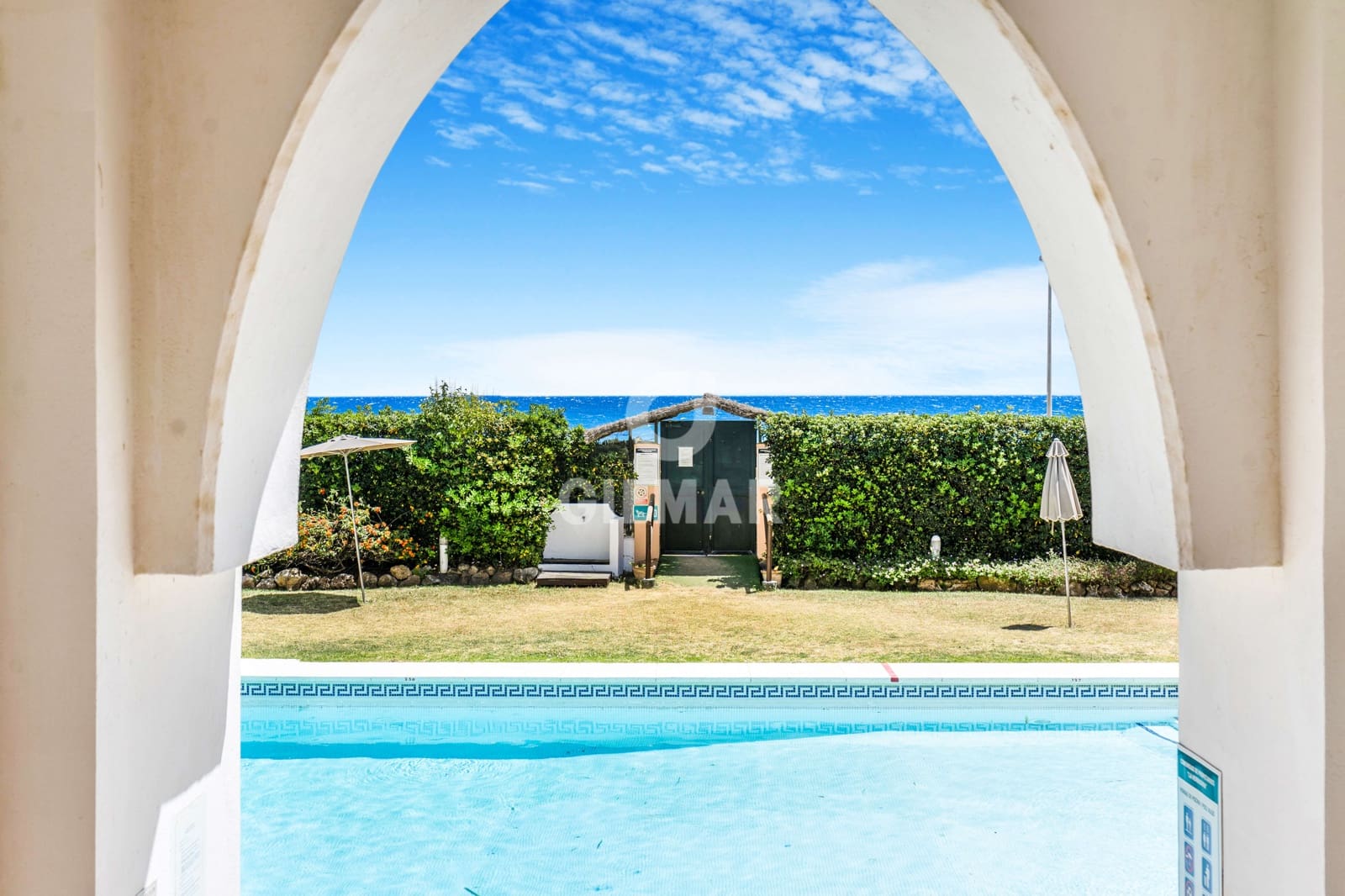 2 quarto Apartamento para venda em Puerto Banus com piscina garagem - 950 000 € (Ref: 9205882)