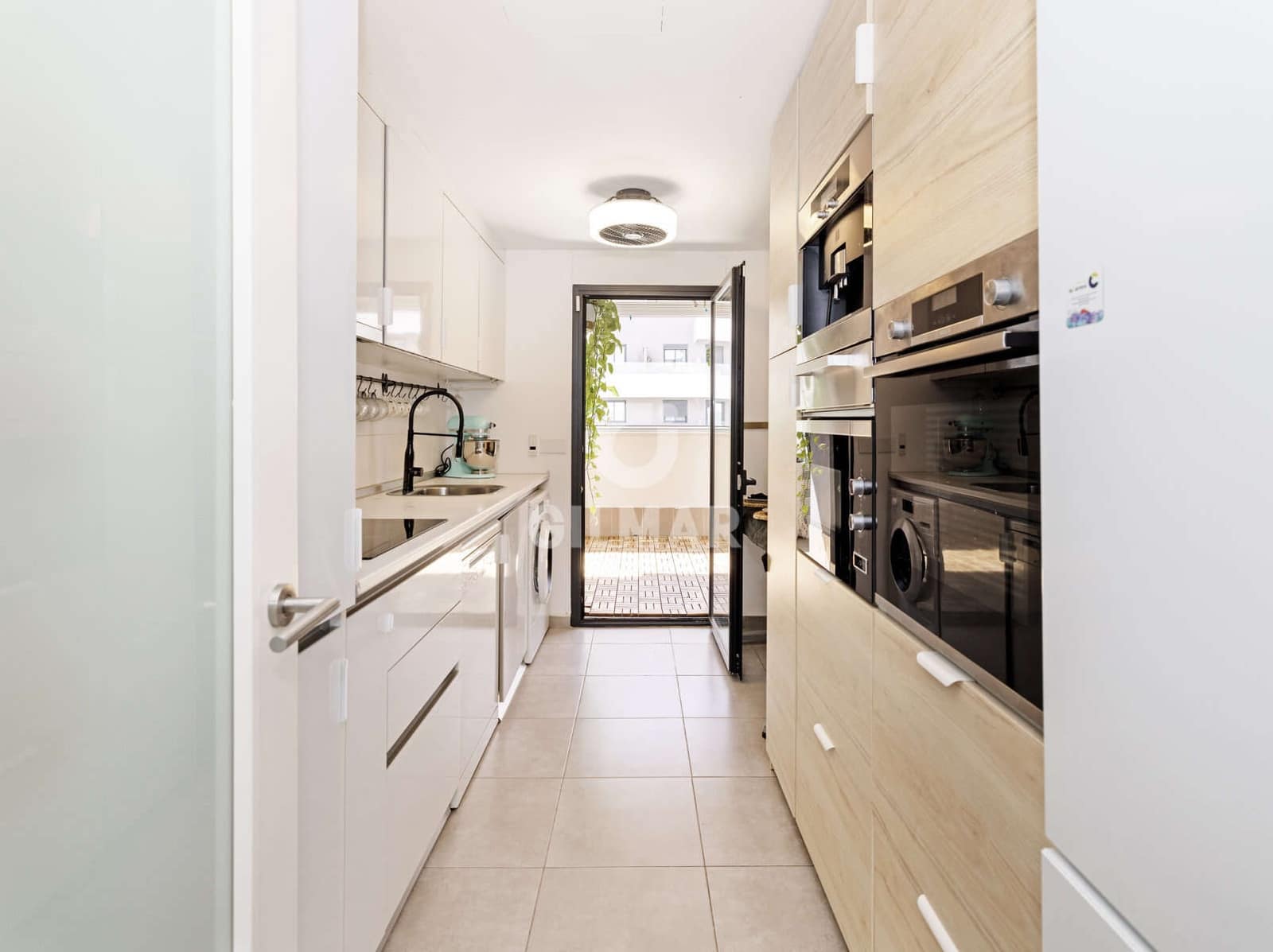 Piso de 3 habitaciones en Estepona en venta con garaje - 455.000 € (Ref: 9205892)