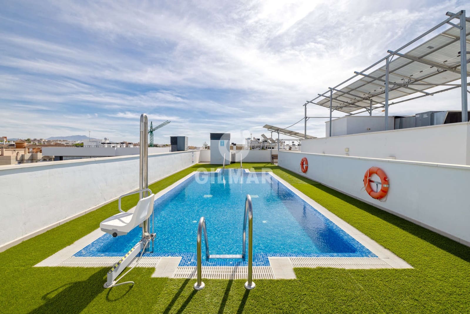 Piso de 3 habitaciones en Estepona en venta con garaje - 455.000 € (Ref: 9205892)