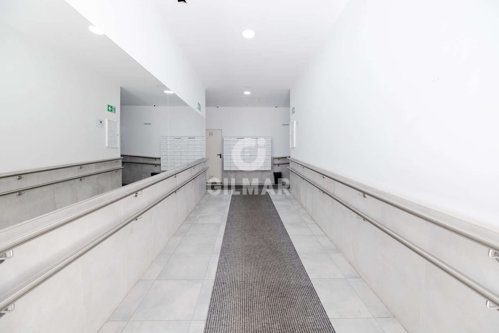 Piso de 3 habitaciones en Estepona en venta con garaje - 455.000 € (Ref: 9205892)