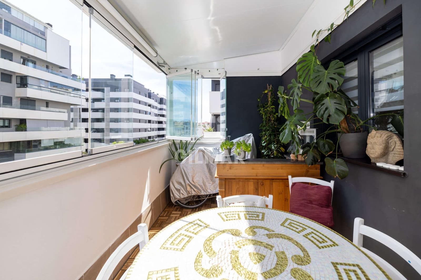 Piso de 3 habitaciones en Estepona en venta con garaje - 455.000 € (Ref: 9205892)