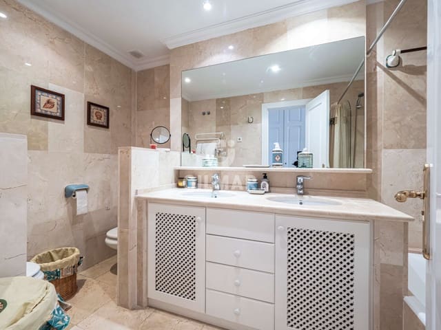 2 quarto Apartamento para venda em Puerto Banus, Marbella com piscina garagem - 1 575 000 € (Ref: 9205894)