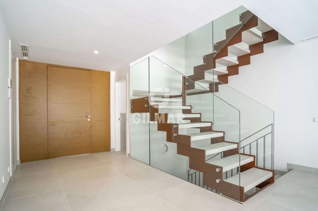 4 soverom Kjedet enebolig til salgs i San Pedro de Alcántara Pueblo, Marbella med svømmebasseng garasje - € 1 350 000 (Ref: 9205895)