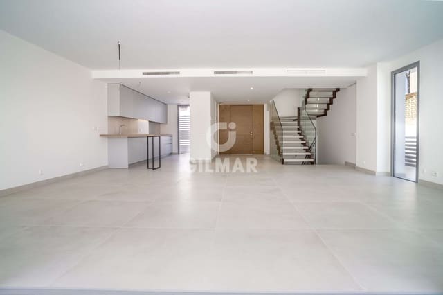 4 soverom Kjedet enebolig til salgs i San Pedro de Alcántara Pueblo, Marbella med svømmebasseng garasje - € 1 350 000 (Ref: 9205895)