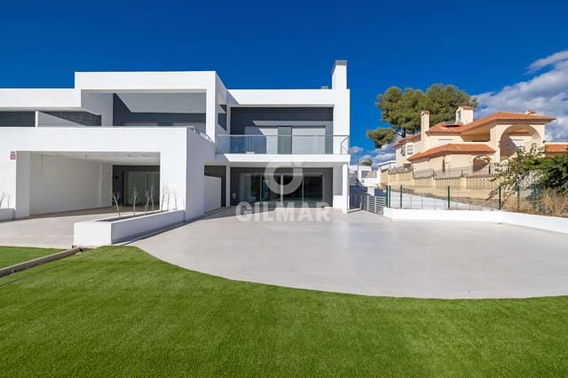 4 soverom Kjedet enebolig til salgs i San Pedro de Alcántara Pueblo, Marbella med svømmebasseng garasje - € 1 350 000 (Ref: 9205895)